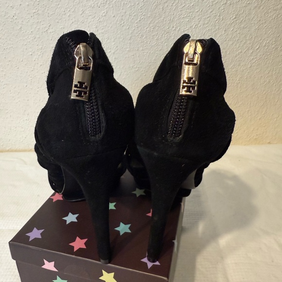 Tory Burch Black Heels Strappy Design ALL LEATHER Good Condition Offers Welcome - Picture 4 of 16